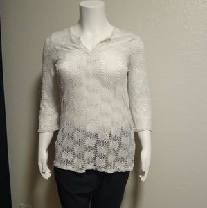 Jordan Taylor Lacy White Dandelion V-neck, 3/4" Sleeves Pullover Top